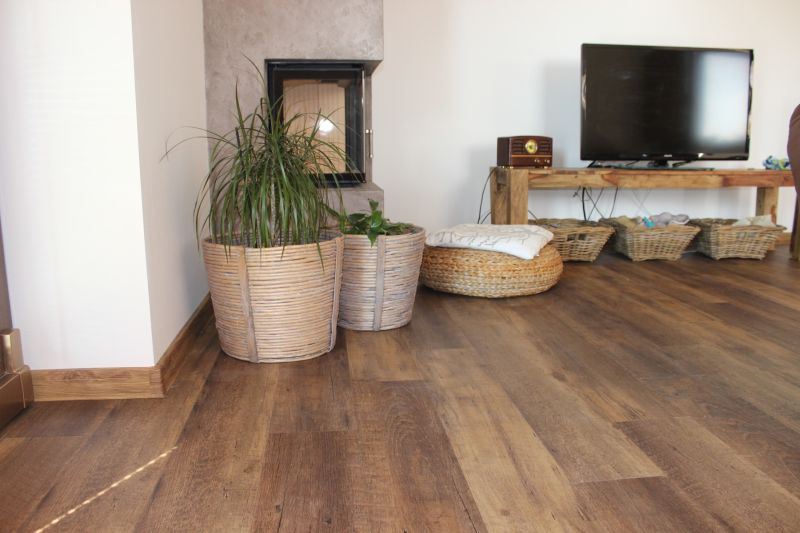 Vinyl, nebo laminát? Přečtěte si, která z podlahových krytin je lepší