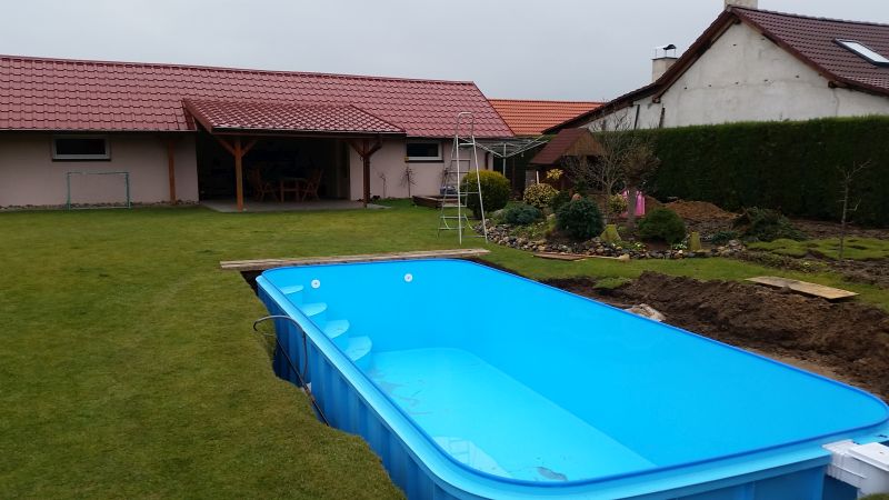 Zahradní bazén je skvělou investicí. Skvěle si ho užije celá rodina